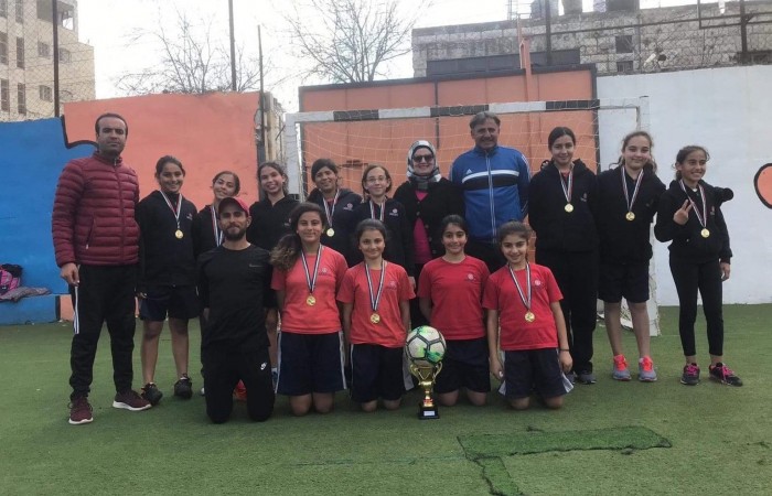 فريق أكاديمية روابي الإنجليزية يفوز ببطولة كرة القدم الخماسي للإناث